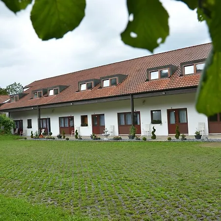 Отель Am Brunnen Швебиш-Гмюнд