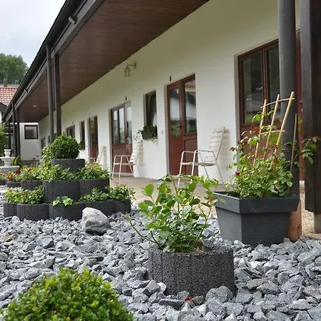 Am Brunnen 3*