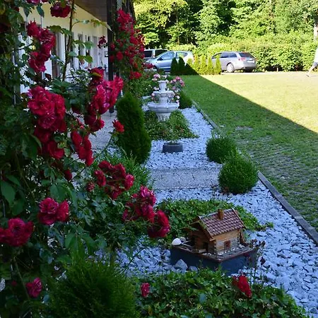 Am Brunnen Отель 3*
