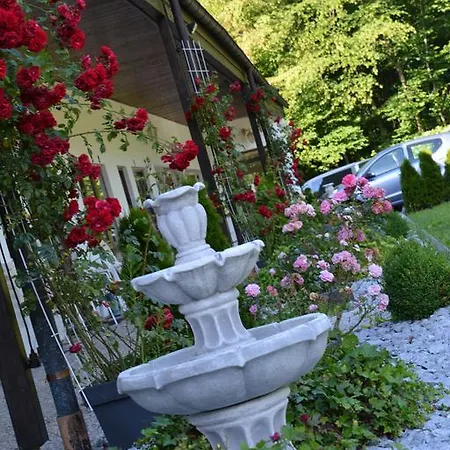 Am Brunnen Отель Швебиш-Гмюнд