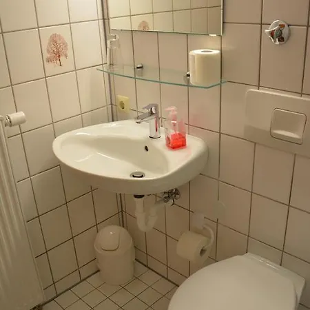Отель Am Brunnen Швебиш-Гмюнд